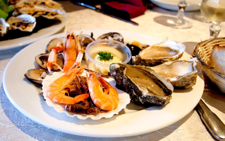 Oysters on ice