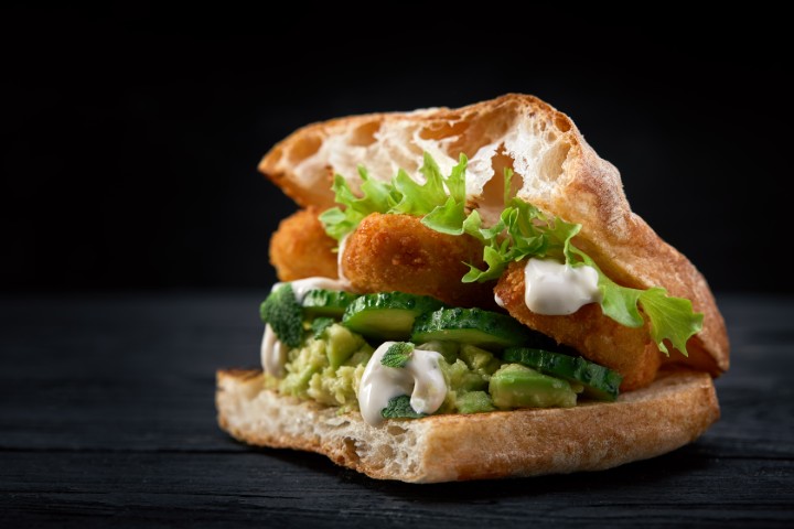 Grilled fish sandwich with tartar and brioche