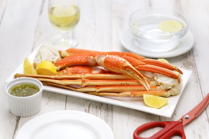 Chilled king crab with lemon and butter