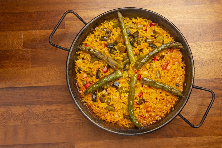 Green herb paella with peas and asparagus